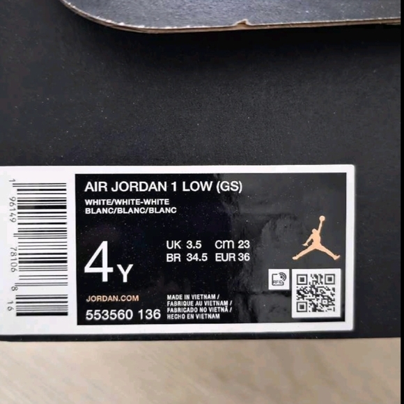 Nike Kids All-White Sneakers - Picture 4 of 4